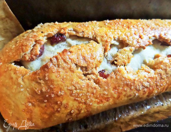 Выпекать рулет полчаса. 