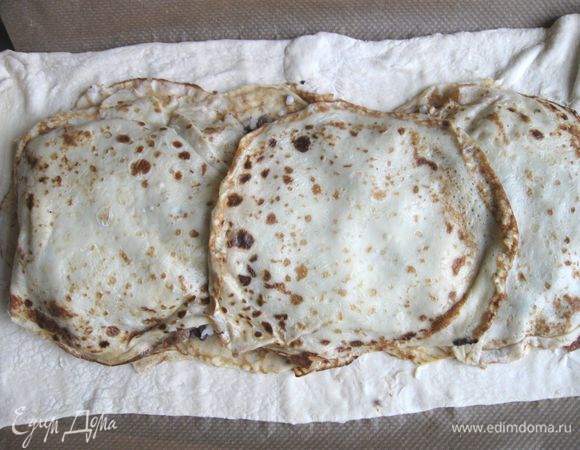 Сверху блины.