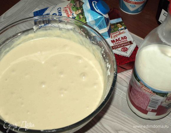 Соединить белки с тестом. Аккуратно перемешивая. Тесто оставить на 20 минут отдохнуть.

