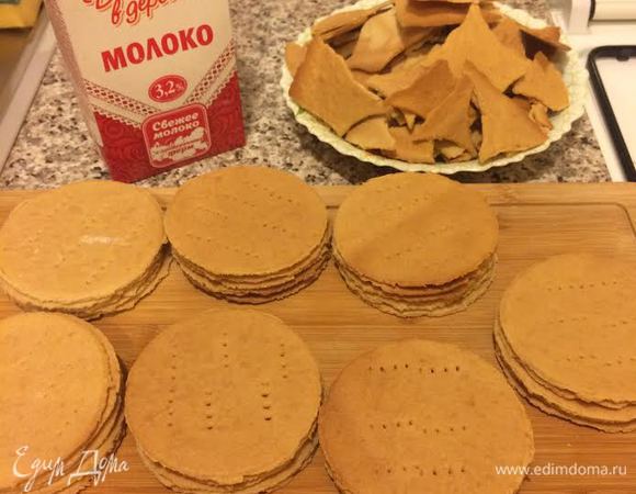 Готовые коржи остудить на решетке.