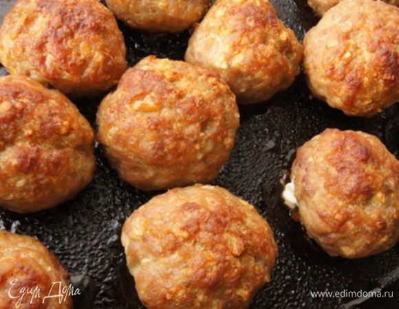 Готовые румяные фрикадельки.