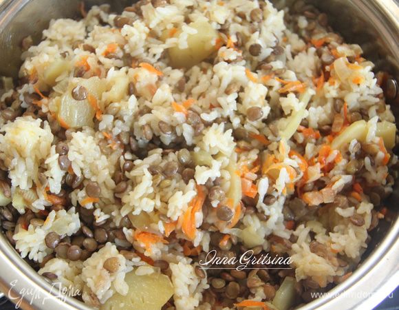 Плов перемешать и можно приступать к трапезе.