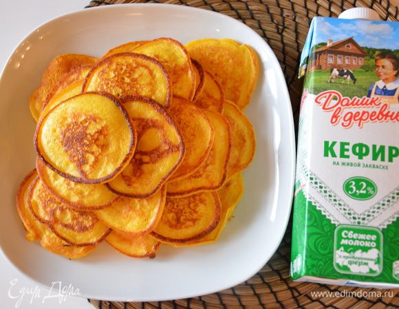 Жарить на хорошо разогретой сковороде с маслом с двух сторон. Можете добавить муки, если любите оладушки потолще.