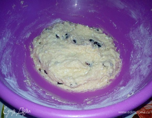 Замешиваем тесто.