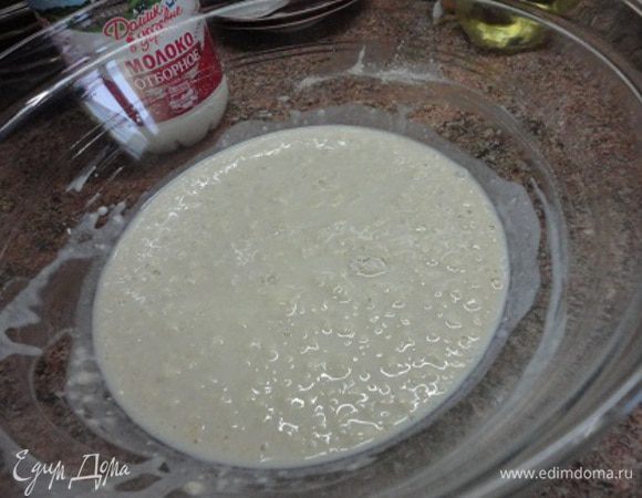 Влить стакан теплого молока «Домик в деревне», перемешать и оставить в теплом месте на 30 минут.