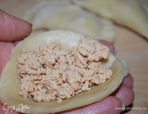 Лепим вареники.