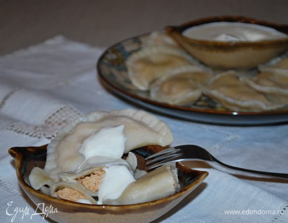 Подаем со сметаной. Приятного аппетита.