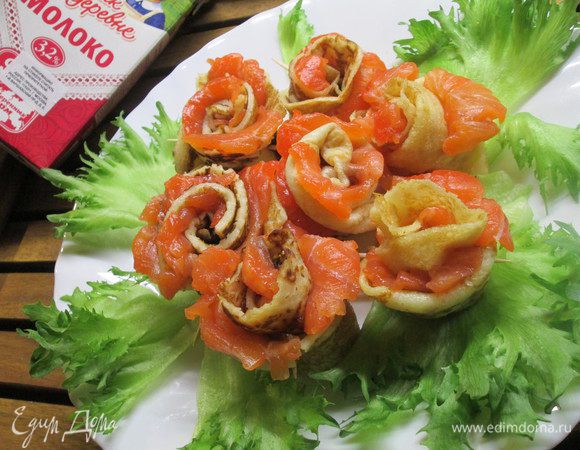 Складываем букет из роз на блюдо, украшаем зеленью. С прощеным воскресеньем вас!