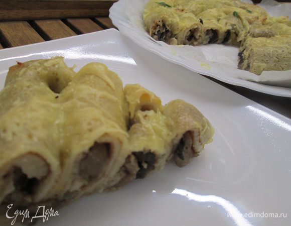 Готовый пирог нарезаем и подаем к чаю!