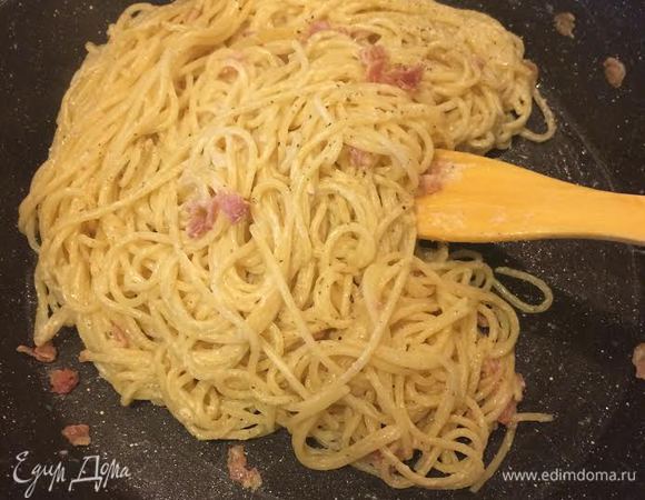 Соус дойдет до готовности от тепла горячей пасты.