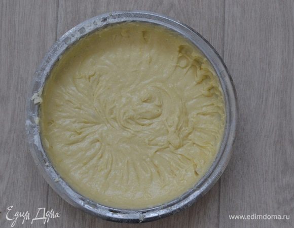 Хорошо перемешать, получается такое кремообразное тесто.