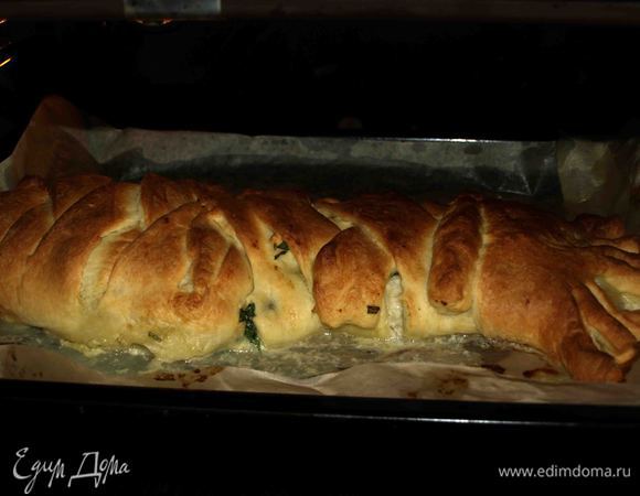 Отправляем в заранее разогретую до 180°С духовку и выпекаем 35 — 40 минут.  