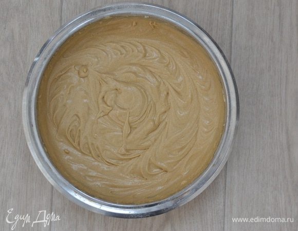 Смешать тесто до гладкости.
