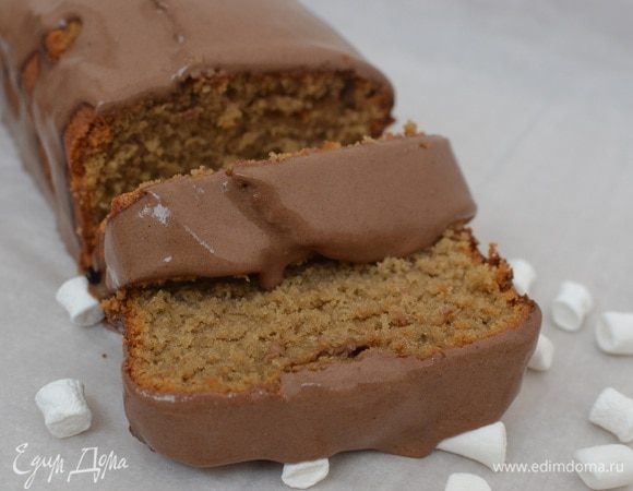 Полить соусом остывший кекс.