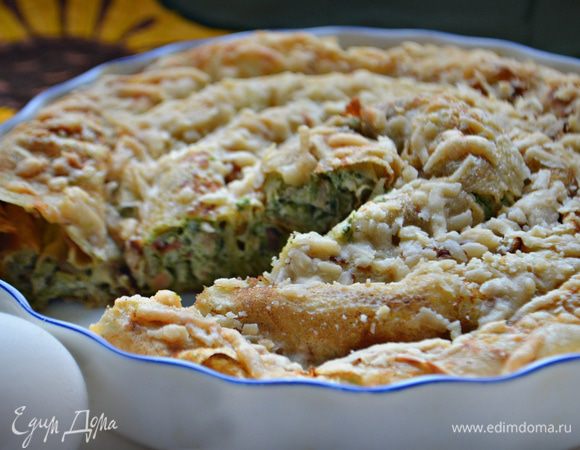 Подавайте пирог теплым, хотя и в холодном виде он тоже очень вкусный.