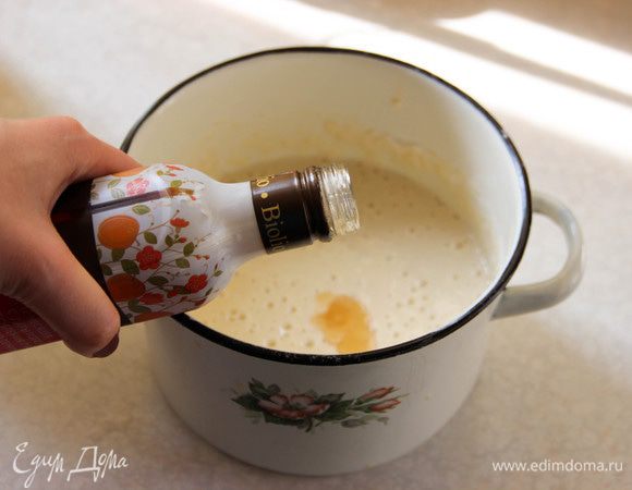 Добавляем немного растительного масла. 