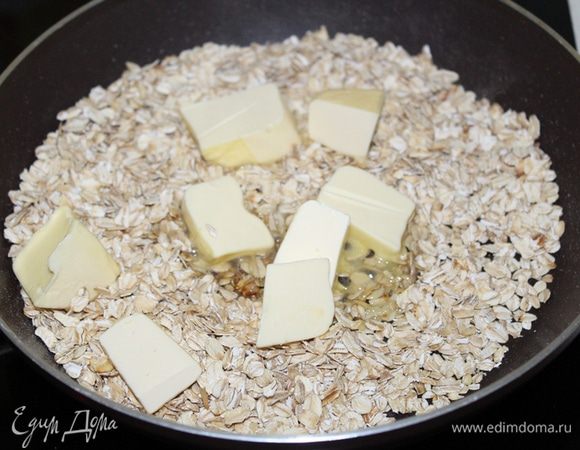 Добавить и растворить сливочное масло, перемешать.