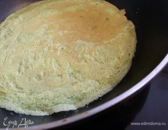 Жарим блинчики на хорошо разогретой сковороде с двух сторон.