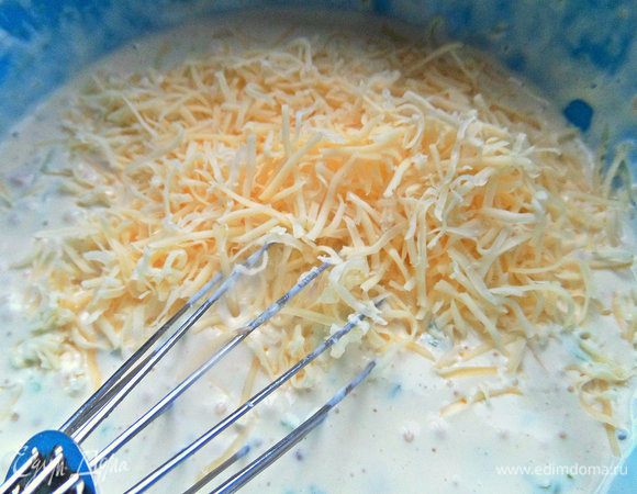 Оставшийся сыр всыпать.