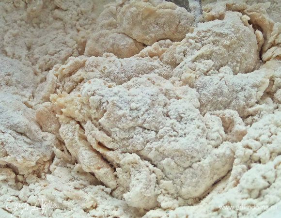 Замесить тесто.