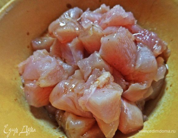 Обвалять в соевом соусе.