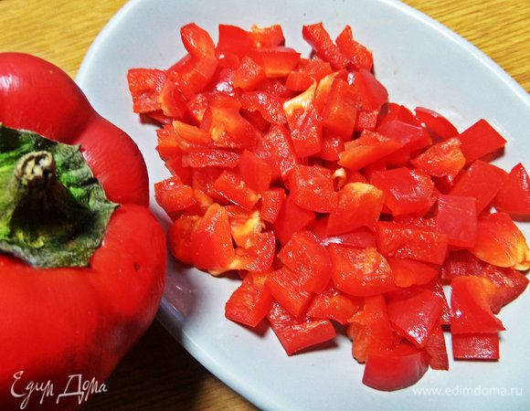 Перец измельчить.