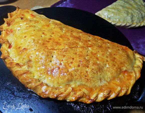 Выпекала на камне для пиццы 20 минут при 200°С.