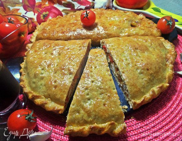 Мои пиццы получились крупные, я делила так.