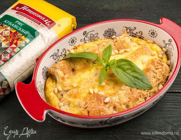 Поставьте в прогретую до 180°C духовку и запекайте 15 мин. Перед подачей посыпьте рубленой зеленью.