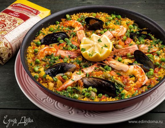 Достаем, посыпаем горошком и петрушкой и убираем в духовку еще на 5 мин. Аппетитное блюдо готово!