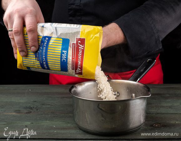 Рис Краснодарский ТМ «Националь» отварить согласно инструкции на упаковке, затем остудить.