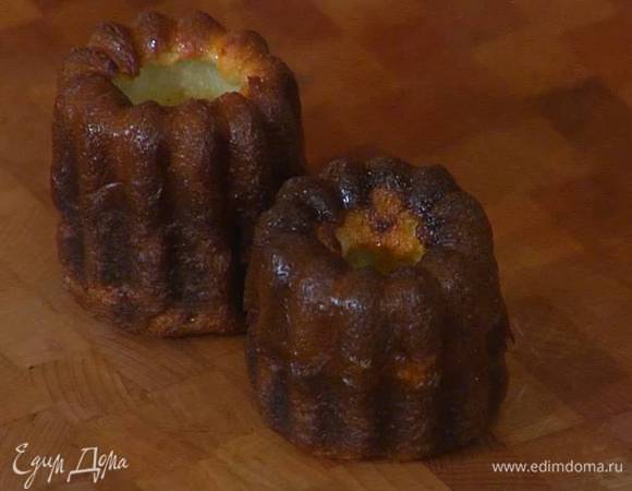 Духовку предварительно разогреть до 240°С и выпекать канеле в разогретой духовке 15 минут.