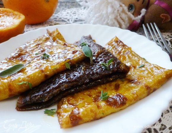 Подаем на стол, полив со сковороды оставшимся сиропом из цитрусовых. 