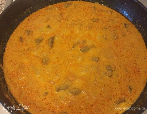 Добавить соль, перец и снять с огня.