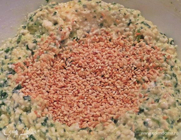 Достаточно ложку кунжута для орехового аромата.