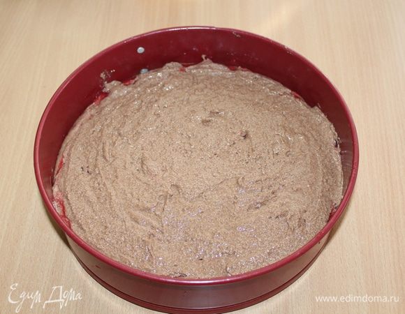 Затем выкладываем оставшееся тесто. 