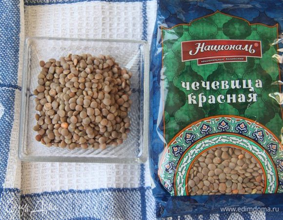 Для салата понадобится чечевица. Я использовала красную чечевицу ТМ «Националь» (40 г).