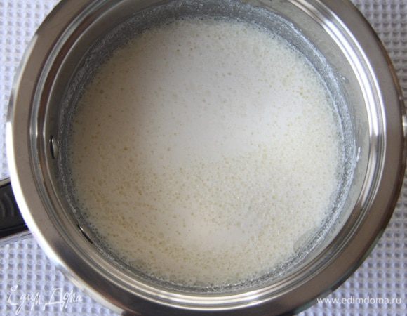 Смесь прогреть, пока не станет однородной. Остудить.