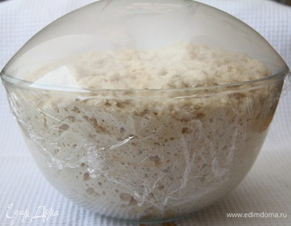 Вот так тесто подросло за час. Тесто обмять, оставить еще на 1 час.