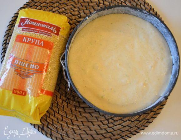 Вылить тесто в форму и выпекать в хорошо разогретой духовке при 165-170°С 70-80 минут. Я пекла 1 час 10 минут.