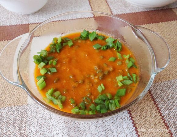 При подаче посыпать любой рубленой зеленью. У меня зеленый лук. Приятного аппетита!