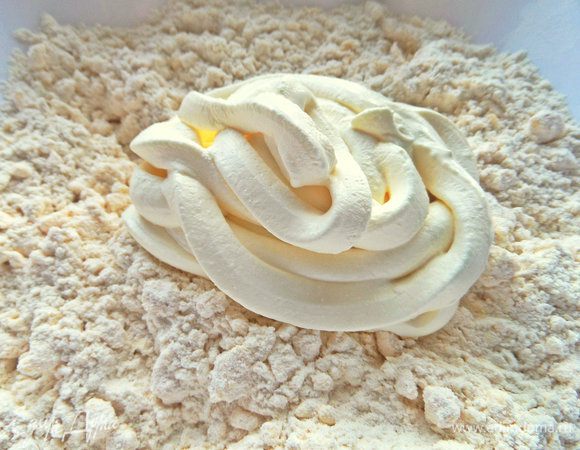 Добавить сметану.