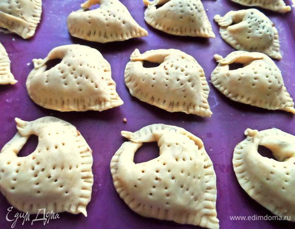 Наколоть вилкой.