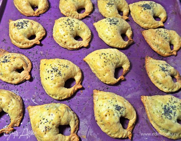 Выпекала партию на силиконовом коврике 20 минут при 180°С.