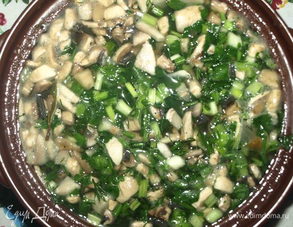 Снять суп с огня и дать настояться 10-15 минут под крышкой.