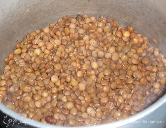  Варим чечевицу до готовности. Солим. Остужаем.