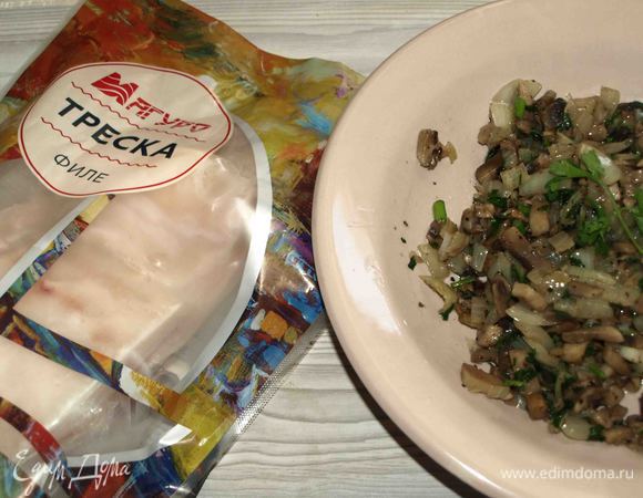 Начинку перекладываем в тарелку и даем остыть. 