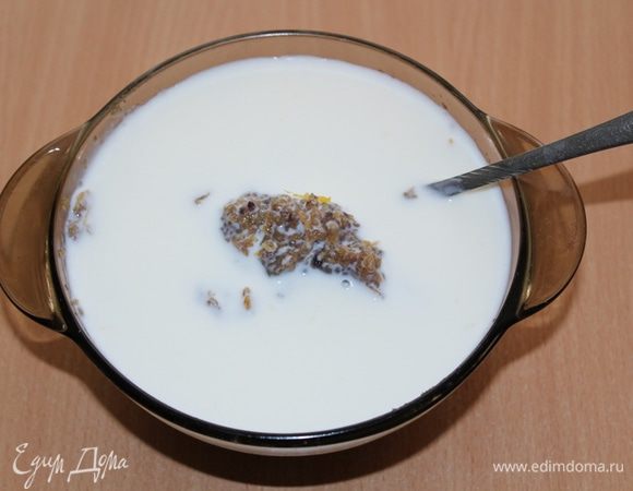 Затем молоко, перемешать.