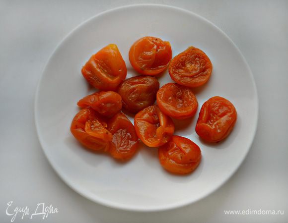 Крчик будет вкуснее, если во время варки к блюду добавить курагу или чернослив. Я добавляла курагу, и получилось очень вкусно!