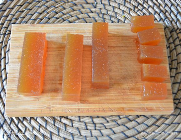 Нарезать на куски. Подавать к чаю и беречь от детей, иначе все слопают :)